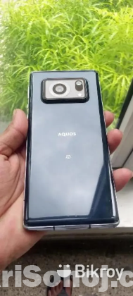 SHARP AQUOS R6